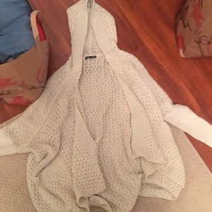 sweater cream aqua brand.